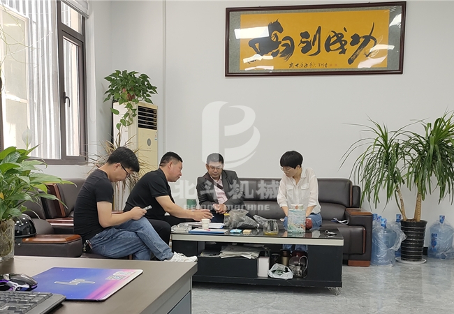 印尼客戶來5G影院天天爽機械洽談5G影院天天爽入口業務